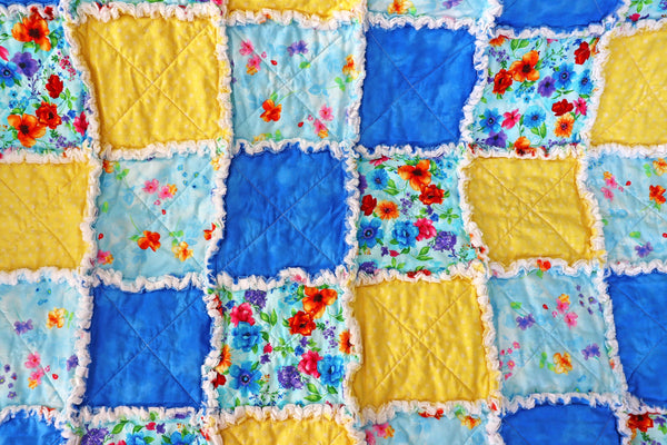 Blue and Yellow Floral Rag Quilt. Flower Lap Quilt. Floral Sunroom Decor. Quilt for Sale. Rag Quilt Throw.