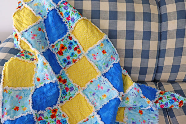 Blue and Yellow Floral Rag Quilt. Flower Lap Quilt. Floral Sunroom Decor. Quilt for Sale. Rag Quilt Throw.