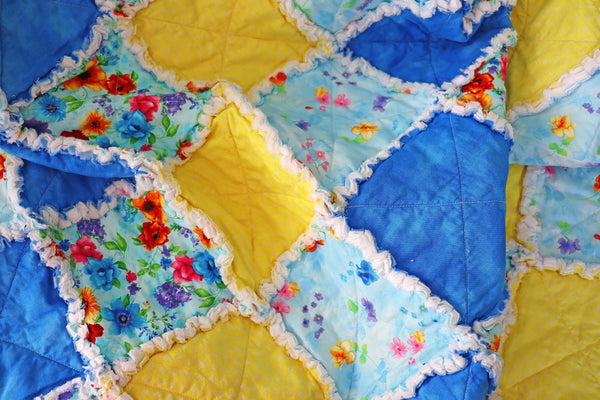 Blue and Yellow Floral Rag Quilt. Flower Lap Quilt. Floral Sunroom Decor. Quilt for Sale. Rag Quilt Throw.