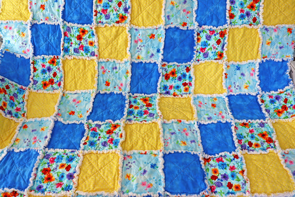 Blue and Yellow Floral Rag Quilt. Flower Lap Quilt. Floral Sunroom Decor. Quilt for Sale. Rag Quilt Throw.