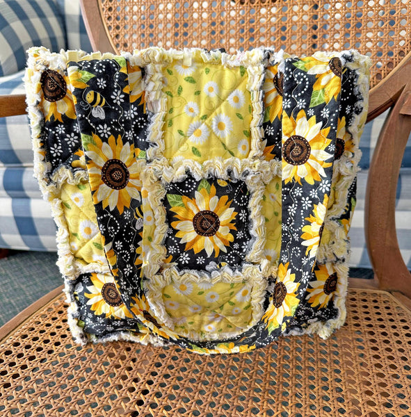 Sunflower Rag Quilt Tote Bag: Handmade Summer Purse with Pockets