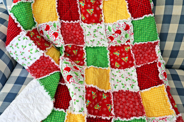 READY TO SHIP, Christmas Rag Lap Quilt, Red, Green, Yellow Christmas Quilt, Christmas Decor, Holiday Rag Quilt, Christmas Quilt for Sale