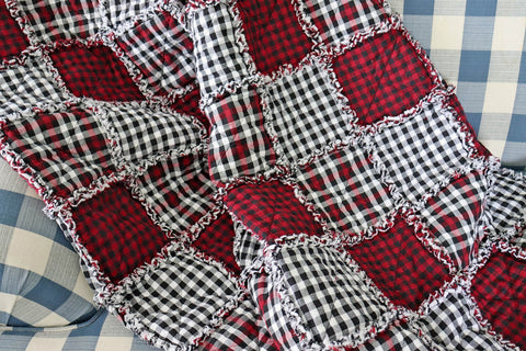 Red and Black Buffalo Plaid Quilt. Homespun Lap Quilt. Rag Quilt. Farmhouse Decor. Plaid Quilt. Cabin Decor. Farmhouse Quilt.