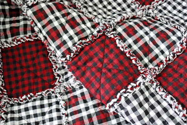 Red and Black Buffalo Plaid Quilt. Homespun Lap Quilt. Rag Quilt. Farmhouse Decor. Plaid Quilt. Cabin Decor. Farmhouse Quilt.