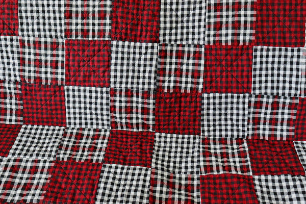 Red and Black Buffalo Plaid Quilt. Homespun Lap Quilt. Rag Quilt. Farmhouse Decor. Plaid Quilt. Cabin Decor. Farmhouse Quilt.