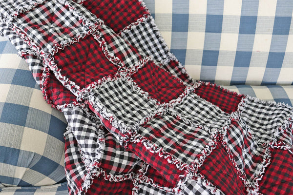 Red and Black Buffalo Plaid Quilt. Homespun Lap Quilt. Rag Quilt. Farmhouse Decor. Plaid Quilt. Cabin Decor. Farmhouse Quilt.