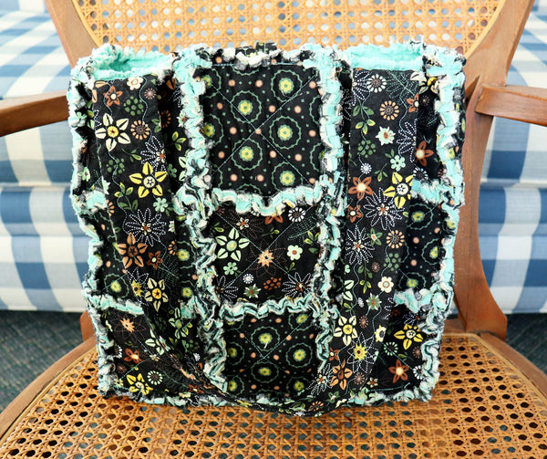 Black and Green Floral Rag Quilt Tote. Gift for Mom. Craft Tote. Gift for Her. Tote Bag with Pockets.