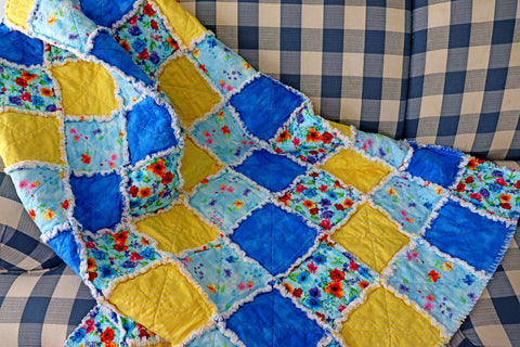 Blue and Yellow Floral Rag Quilt. Flower Lap Quilt. Floral Sunroom Decor. Quilt for Sale. Rag Quilt Throw.