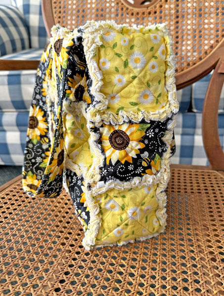 Sunflower Rag Quilt Tote Bag: Handmade Summer Purse with Pockets